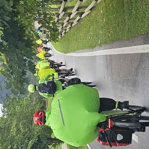E-bikers going aero